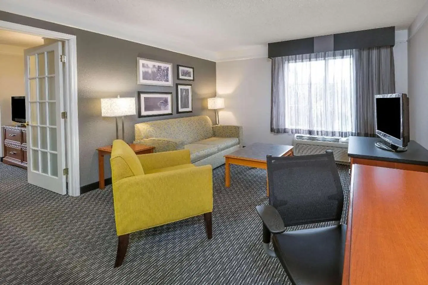 La Quinta Inn & Suites by Wyndham San Antonio Riverwalk ROOM_EXAMPLE