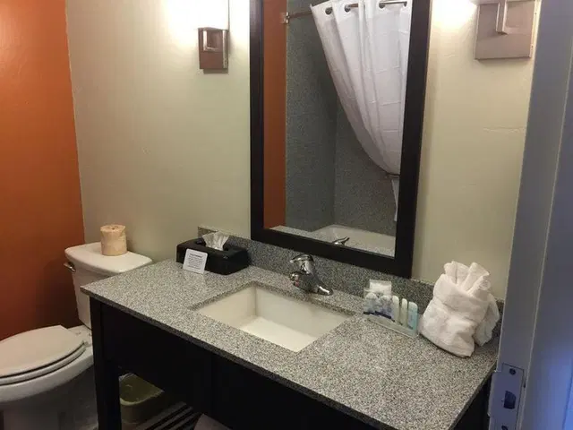 Sleep Inn & Suites at Lake Powell Badezimmer