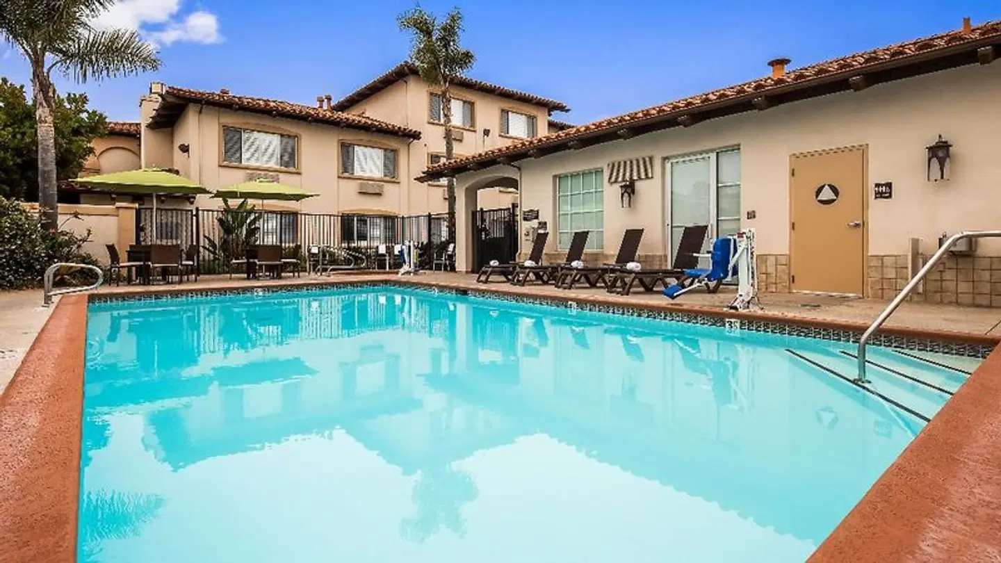 Best Western Plus Capitola by the Sea OUTDOOR_POOL