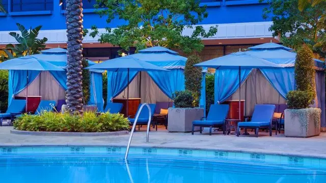 Disneyland Hotel OUTDOOR_POOL