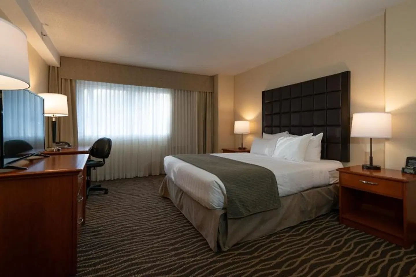Best Western Plus Vernon Lodge & Conference Centre ROOM_EXAMPLE