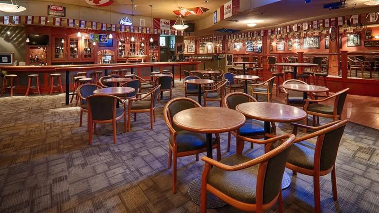 Best Western Plus Vernon Lodge & Conference Centre Bar