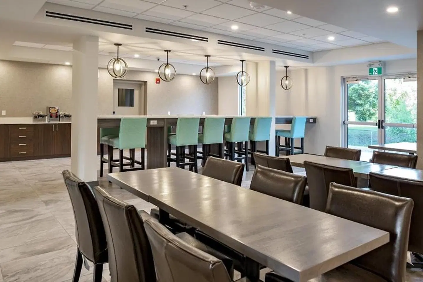 Coast Oliver Hotel Bar
