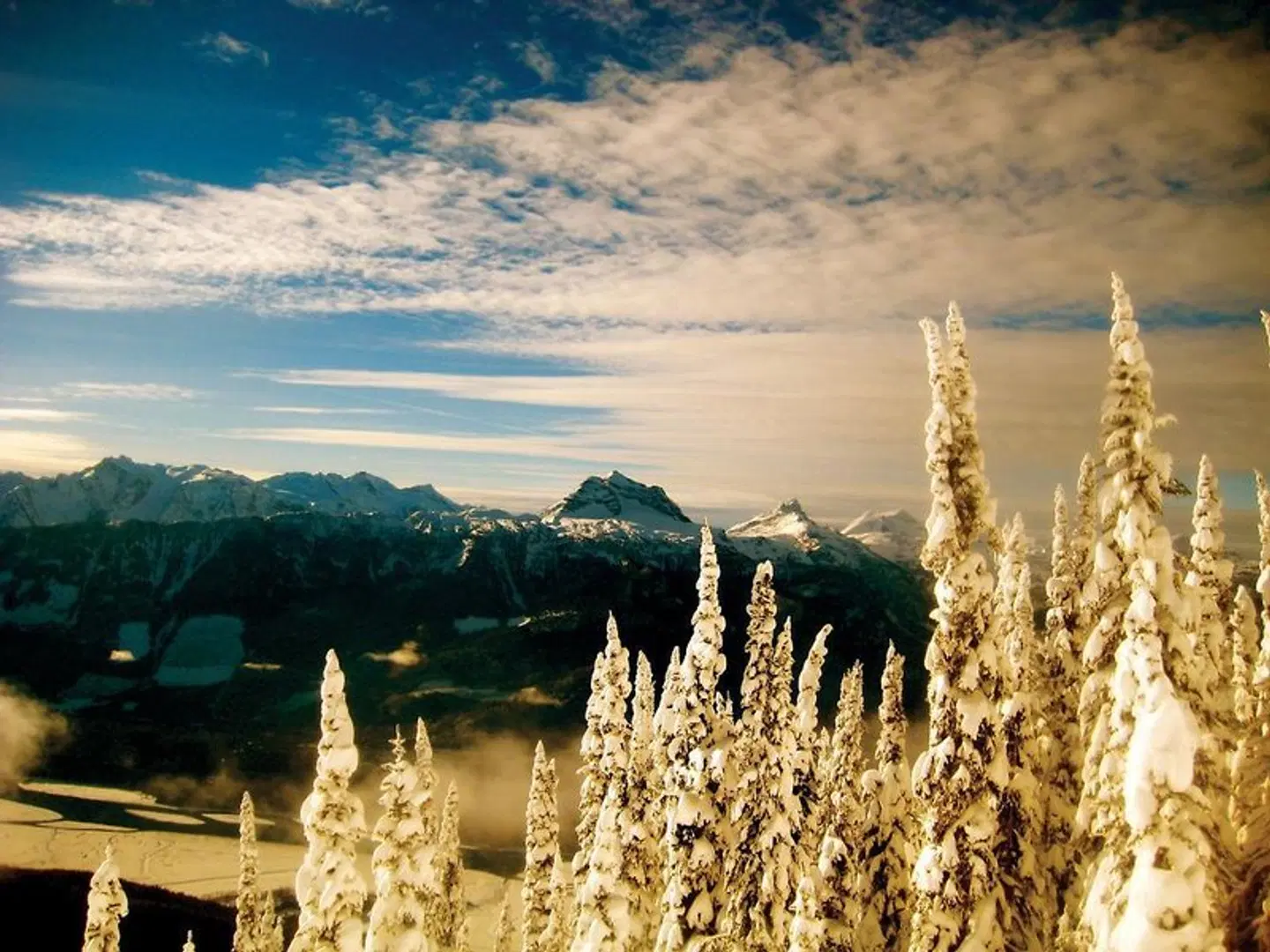 Glacier House Hotel & Resort LANDSCAPE