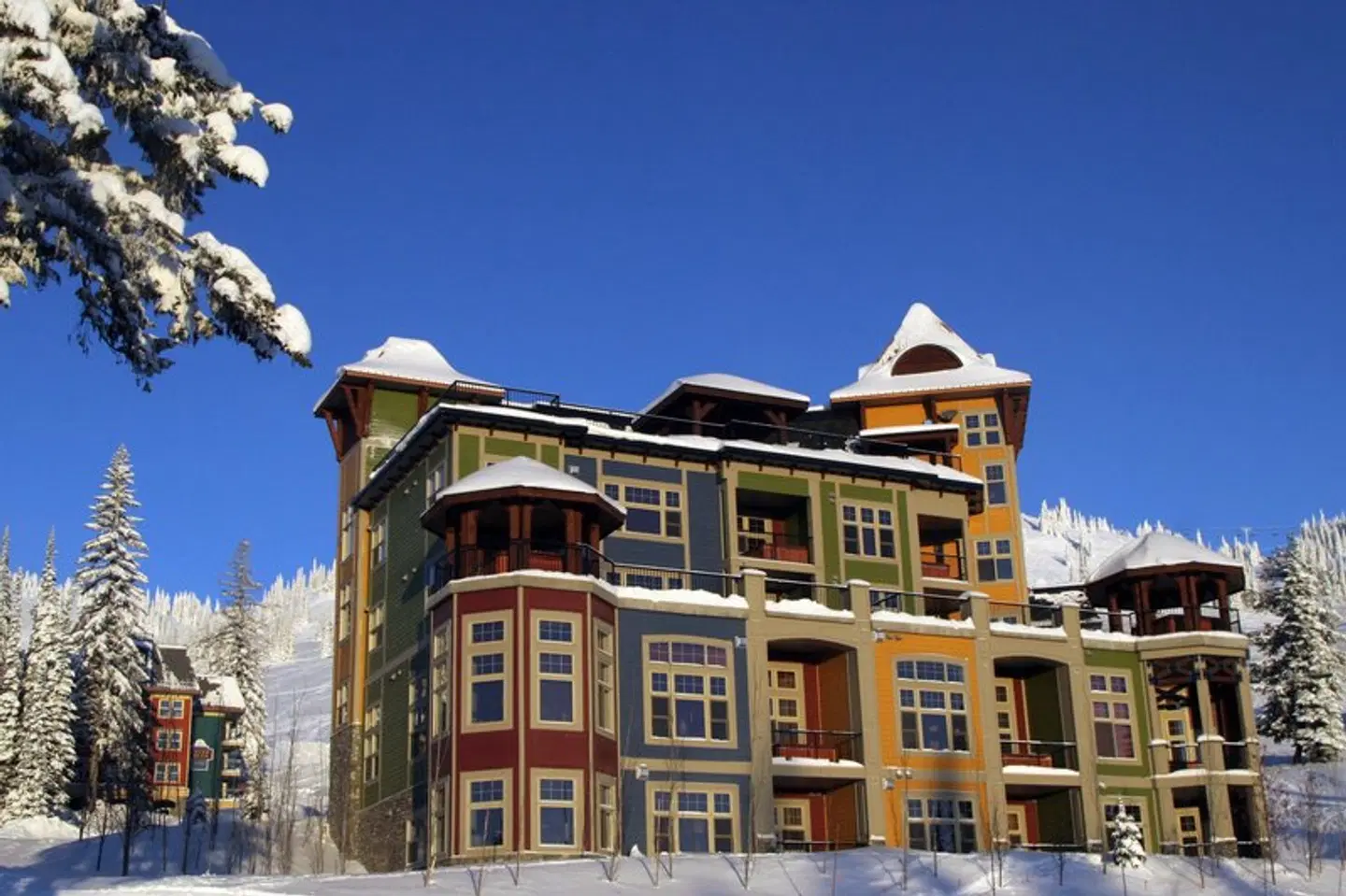 SnowBird Lodge EXTERIOR