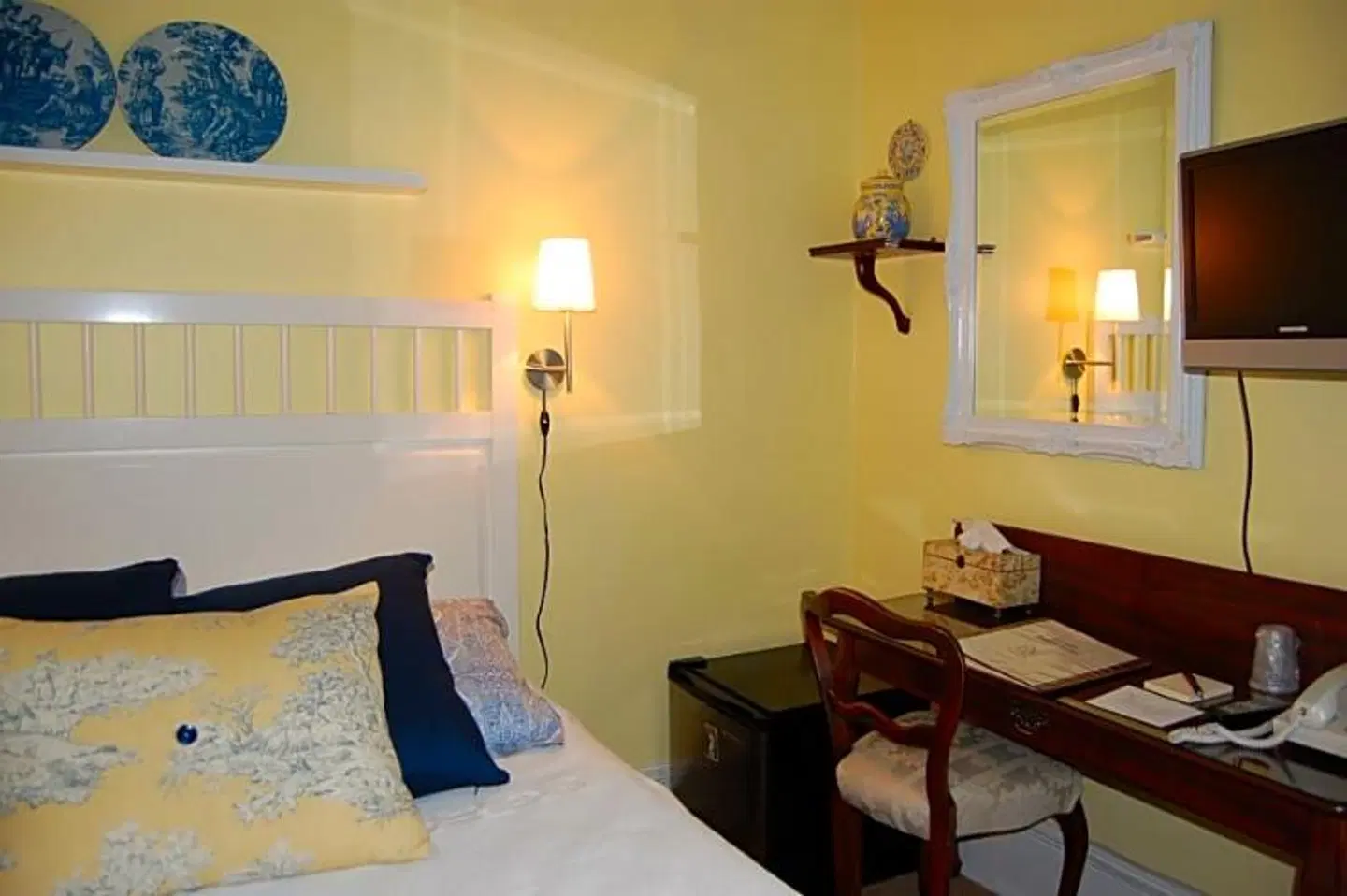 McGee's Inn ROOM_EXAMPLE