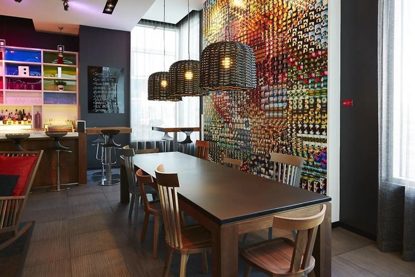 ALT Hotel Quebec City Bar