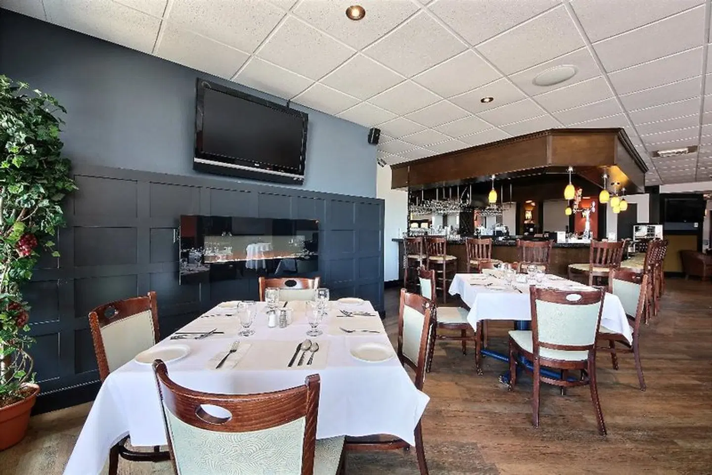 Chateau Roberval Restaurant