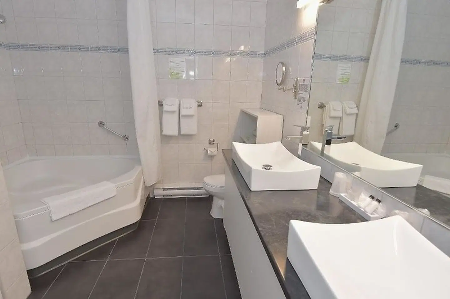 Pavillons Le Petit Manoir du Casino Badezimmer