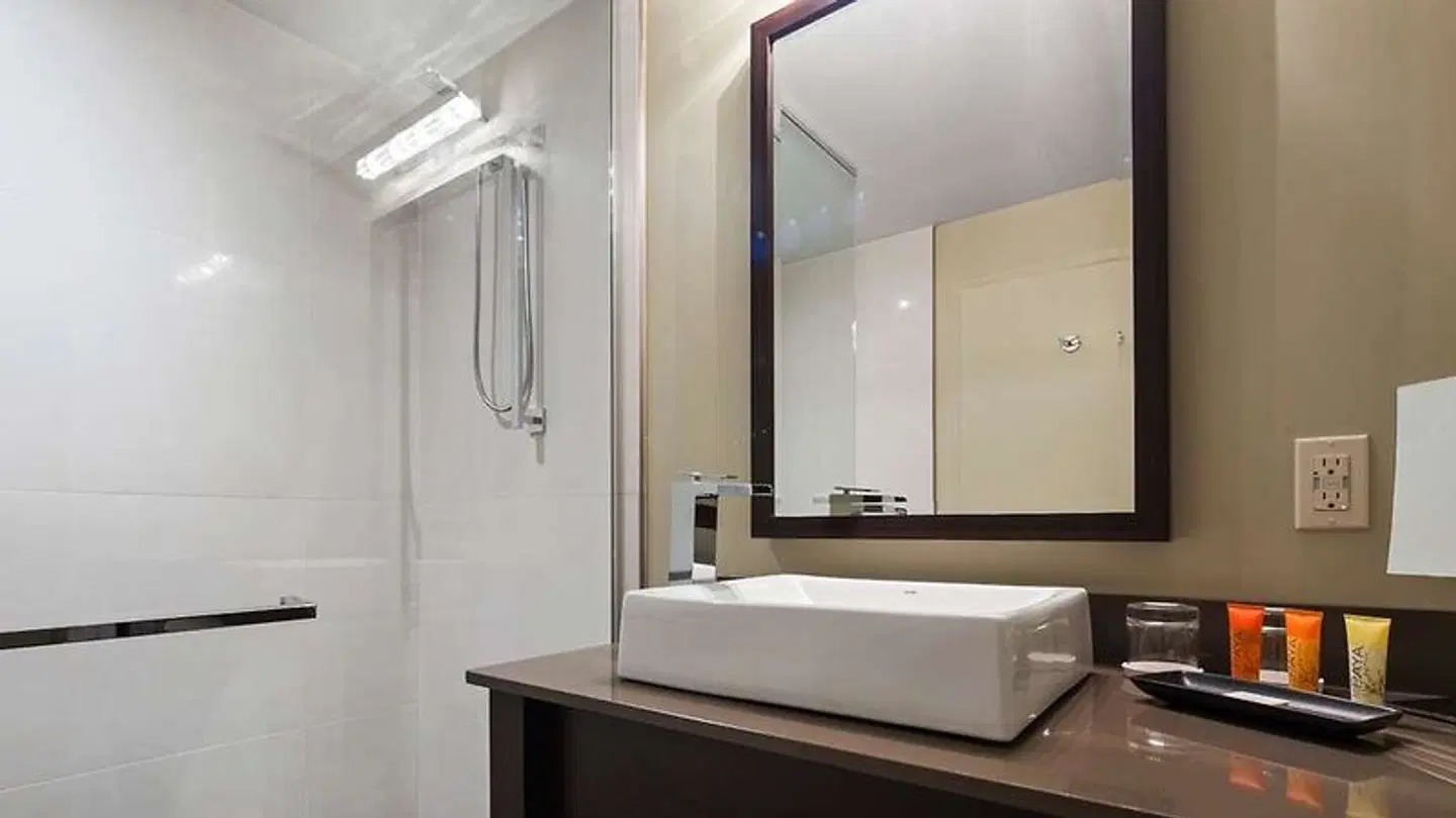 Best Western Plus Hotel Levesque Badezimmer