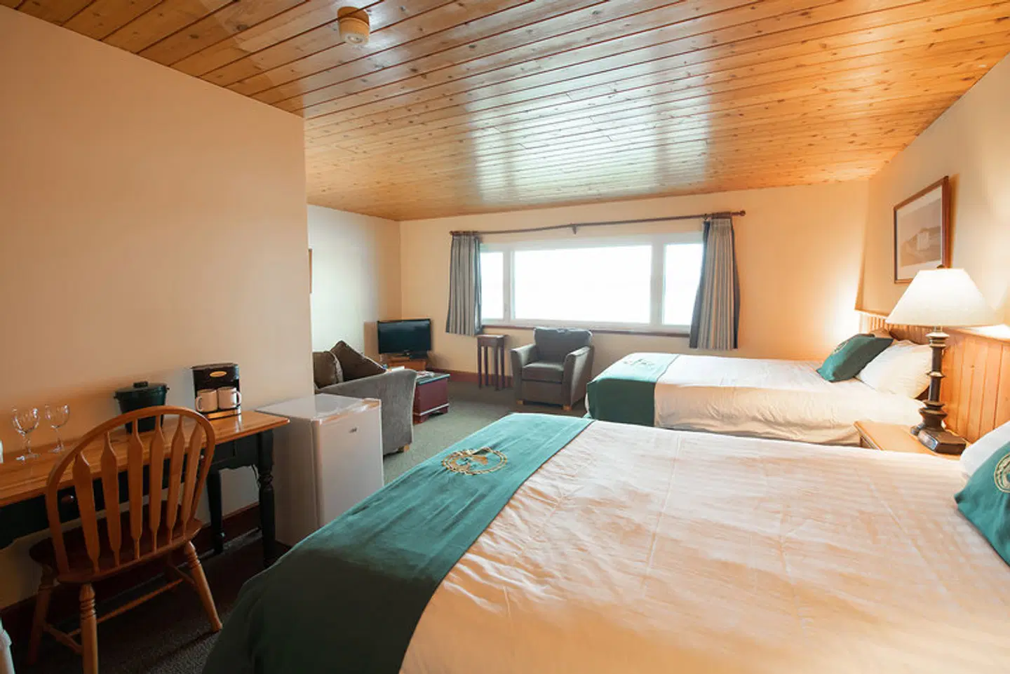 April Point Resort & Spa ROOM_EXAMPLE