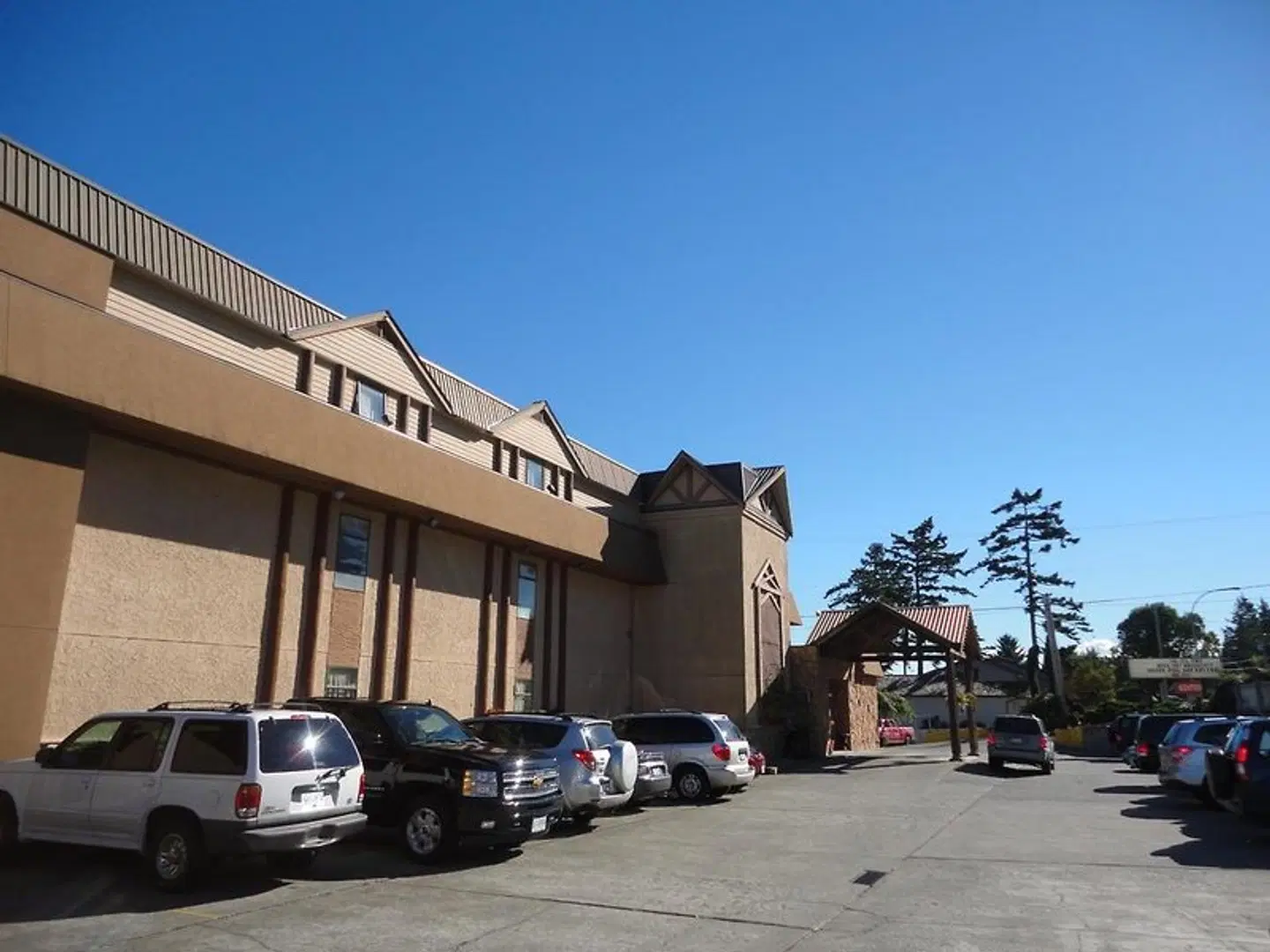 Anchor Inn and Suites EXTERIOR