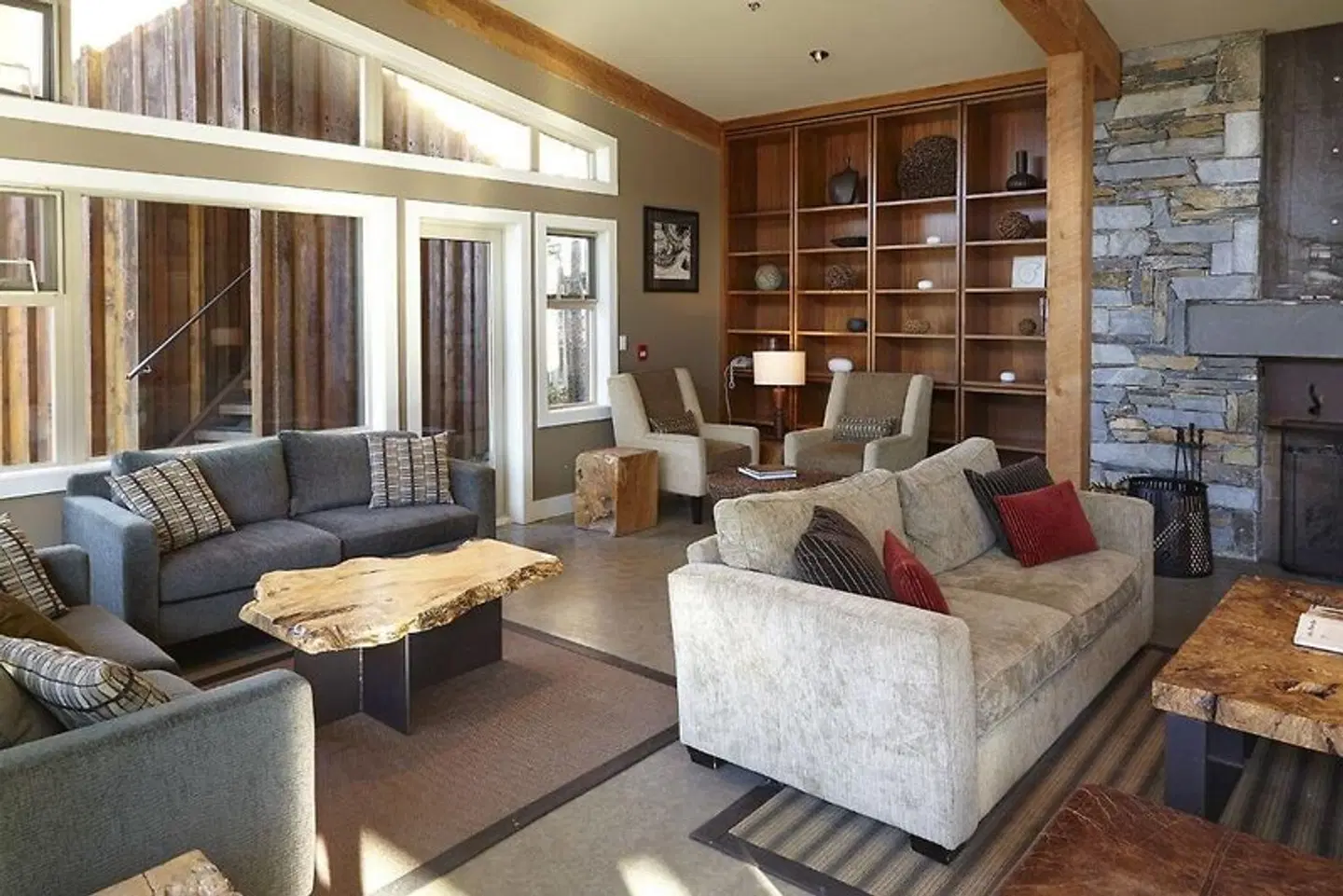 Cox Bay Beach Resort LOUNGE_LOBBY