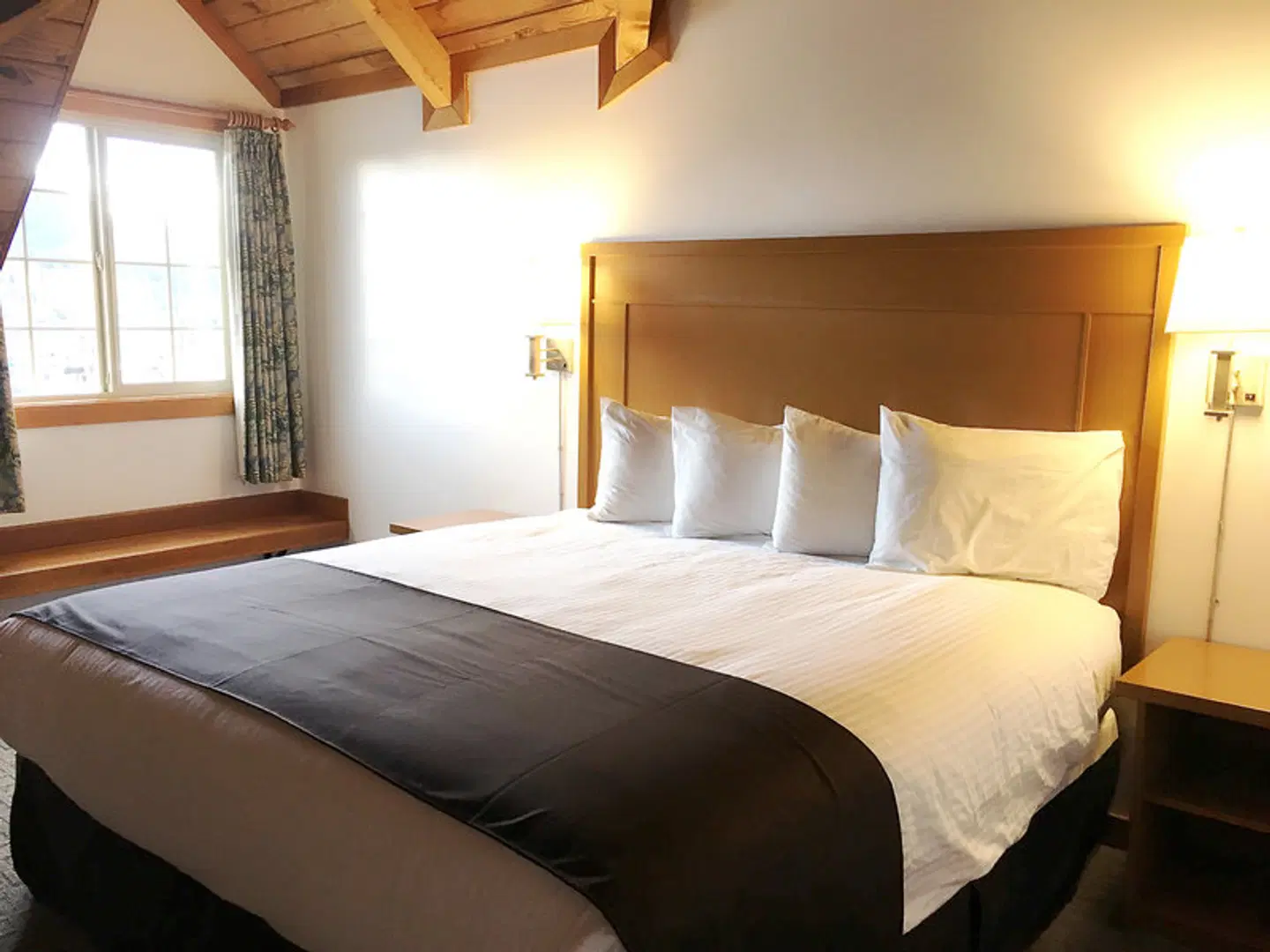 Canadian Princess Fishing Lodge & Marine Adventures ROOM_EXAMPLE