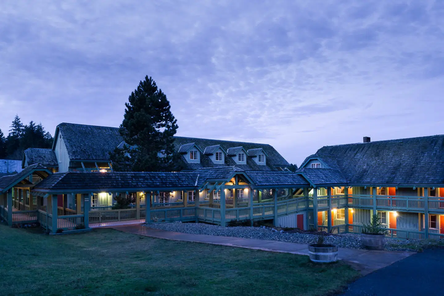 Canadian Princess Fishing Lodge & Marine Adventures EXTERIOR