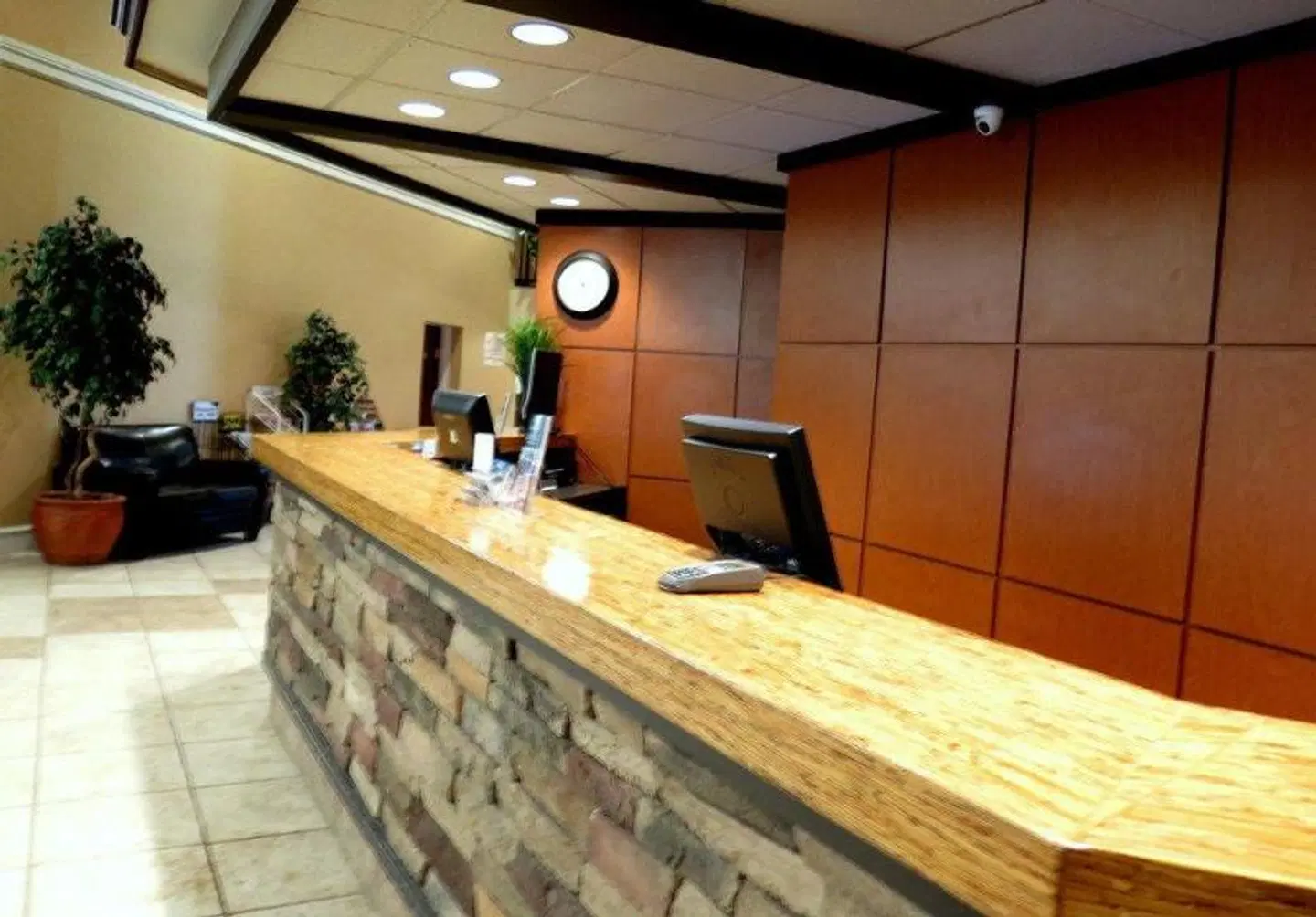 Coast Nisku Inn & Conference Centre at Edmonton International Airport ROOM_EXAMPLE