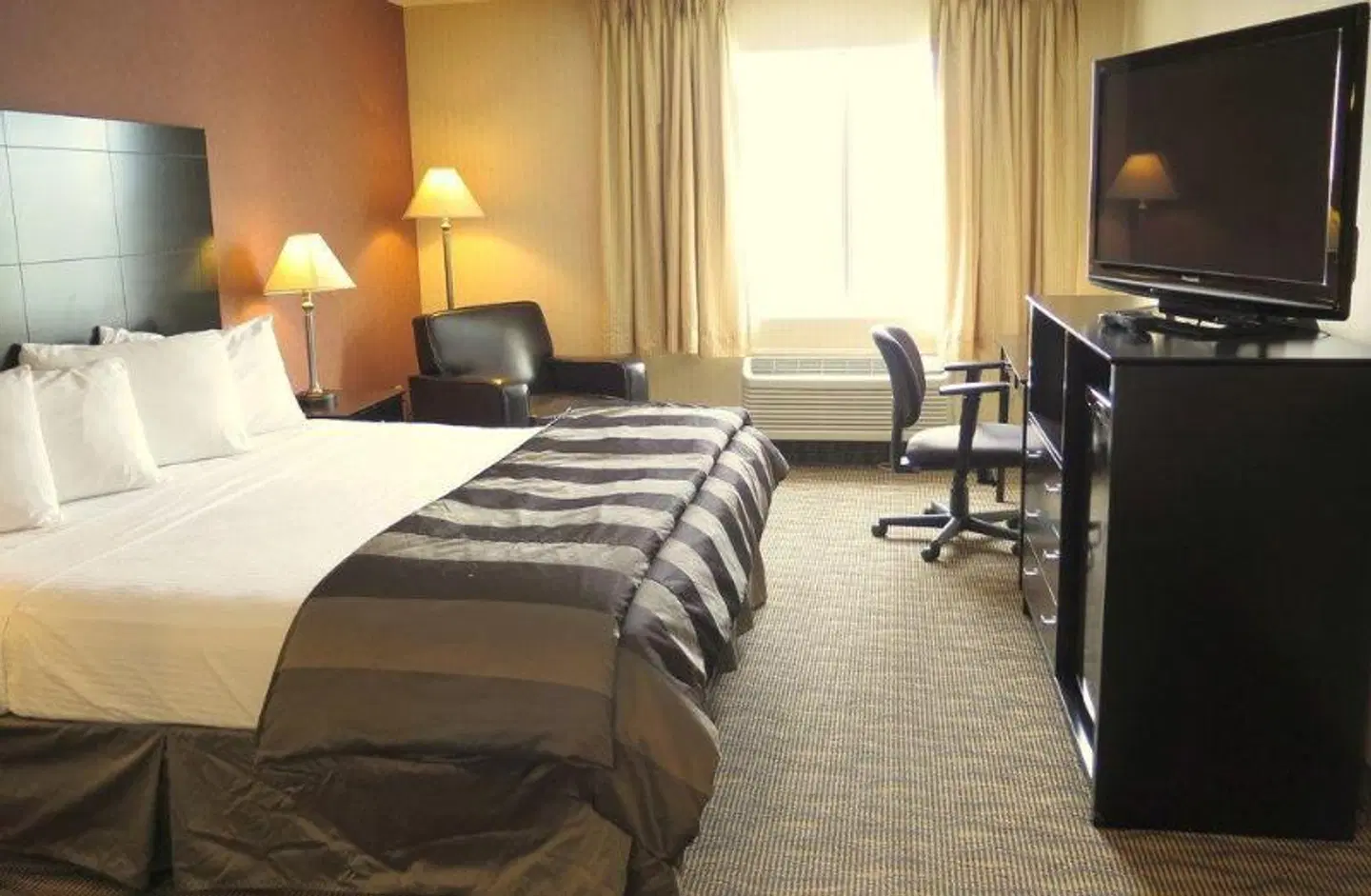 Coast Nisku Inn & Conference Centre at Edmonton International Airport ROOM_EXAMPLE