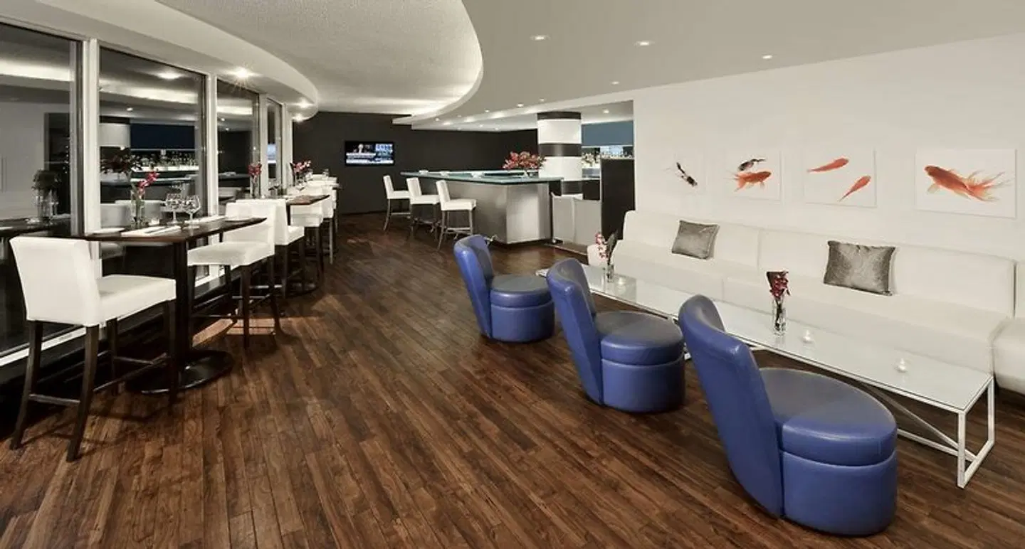 Radisson Blu Toronto Downtown Bar
