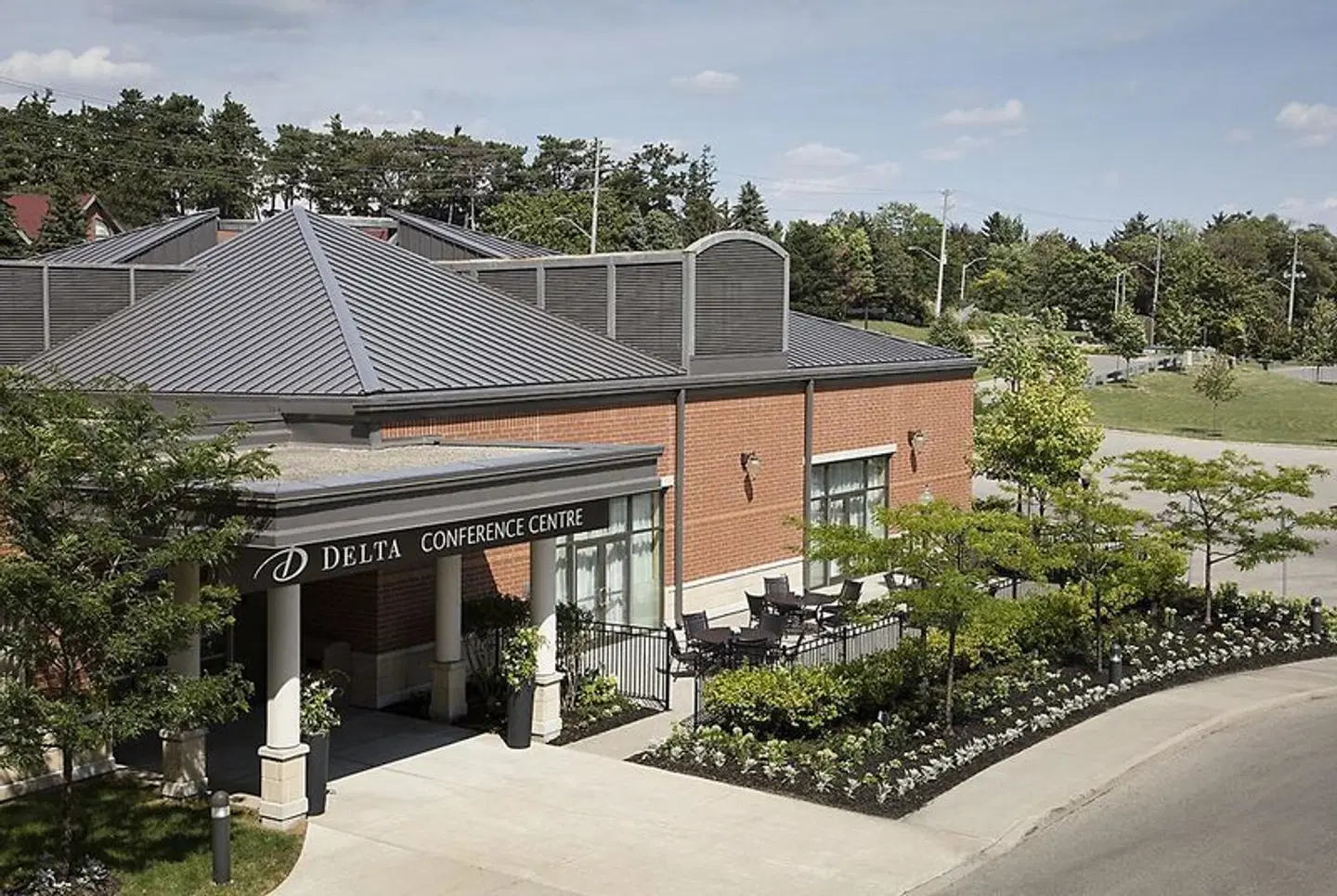 Delta Hotels by Marriott Guelph Conference Centre EXTERIOR
