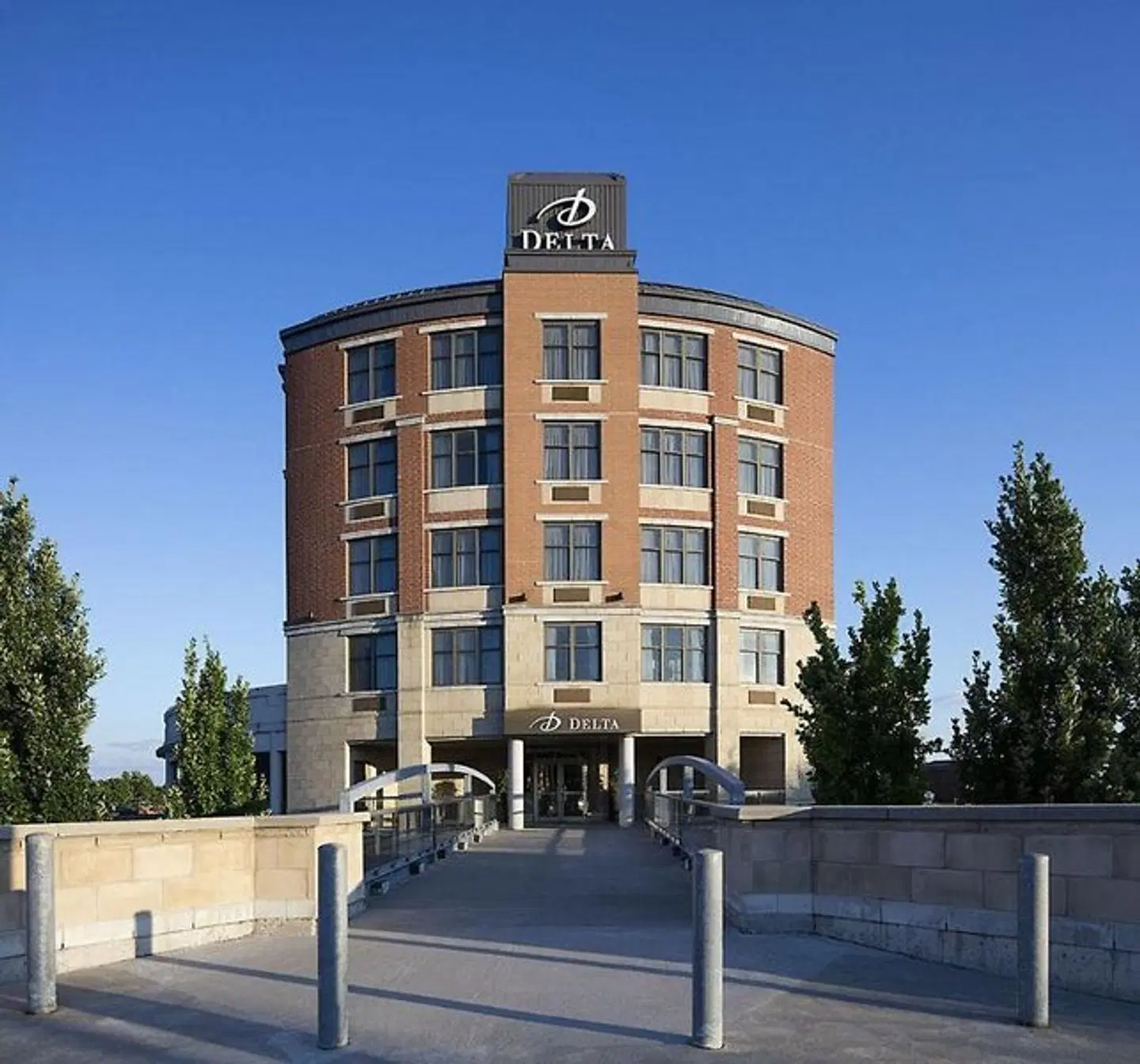 Delta Hotels by Marriott Guelph Conference Centre EXTERIOR