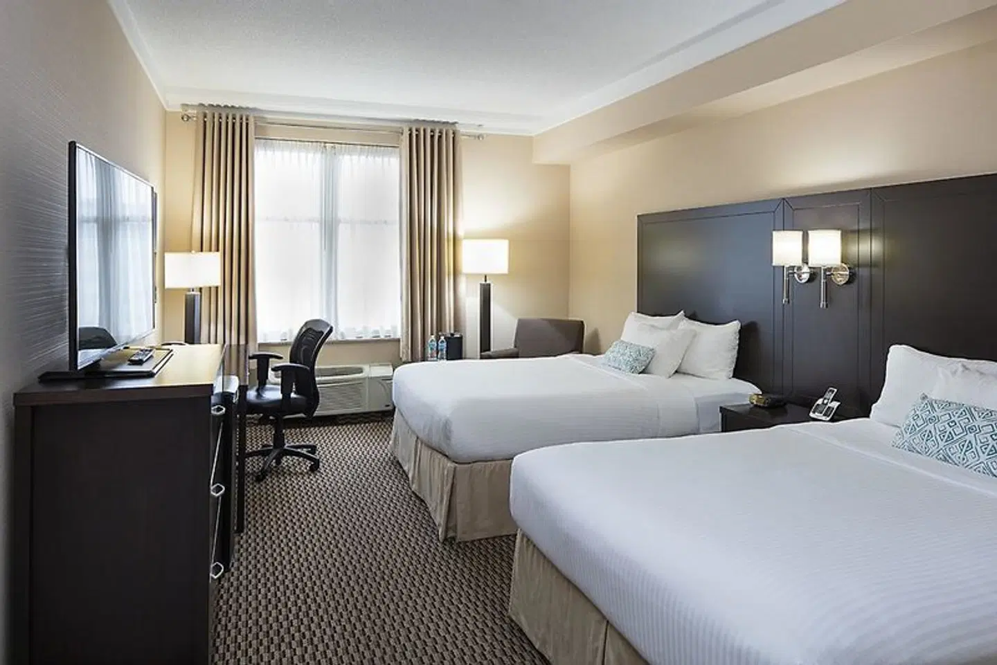 Delta Hotels by Marriott Guelph Conference Centre ROOM_EXAMPLE