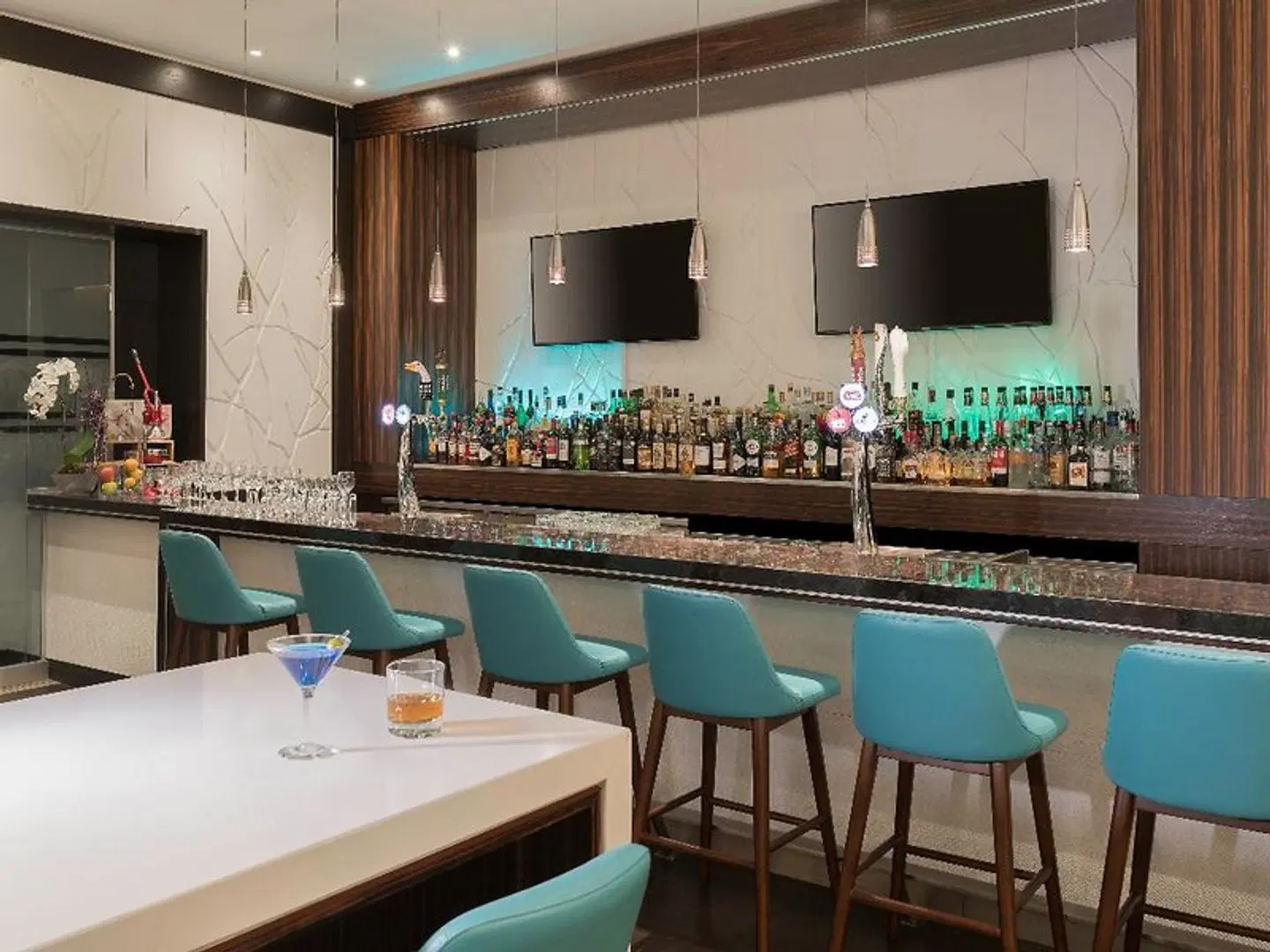 Pan Pacific Toronto Bar