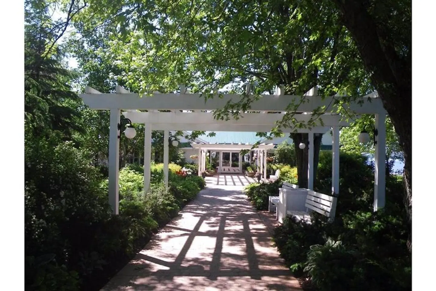 Elmhirst's Resort Garten