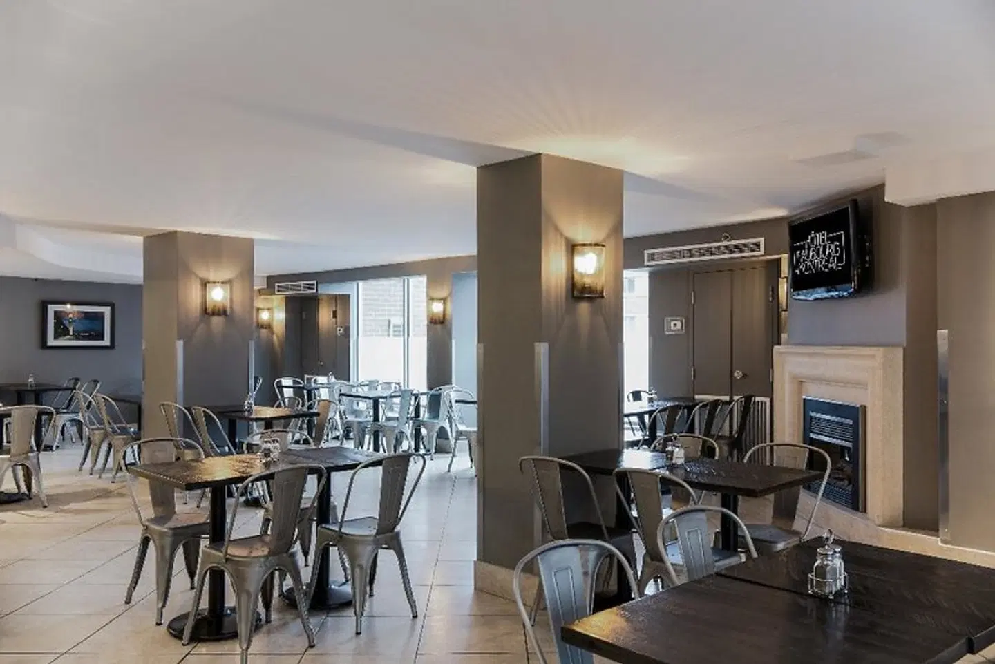 Hotel Faubourg Montreal Restaurant