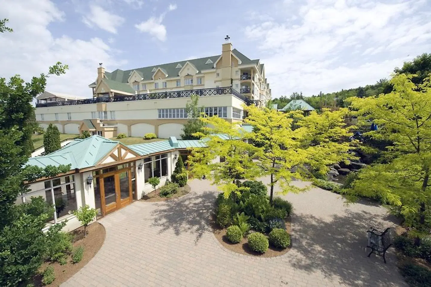 Château Bromont EXTERIOR