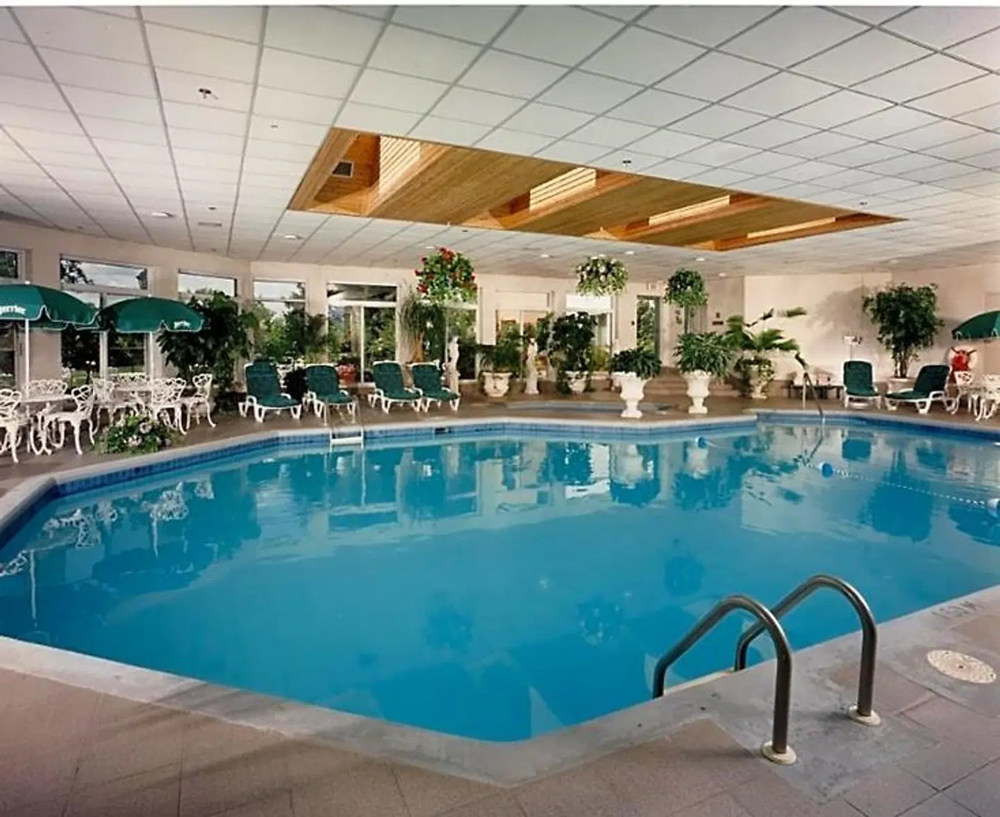 Chateau Vaudreuil Hallenbad