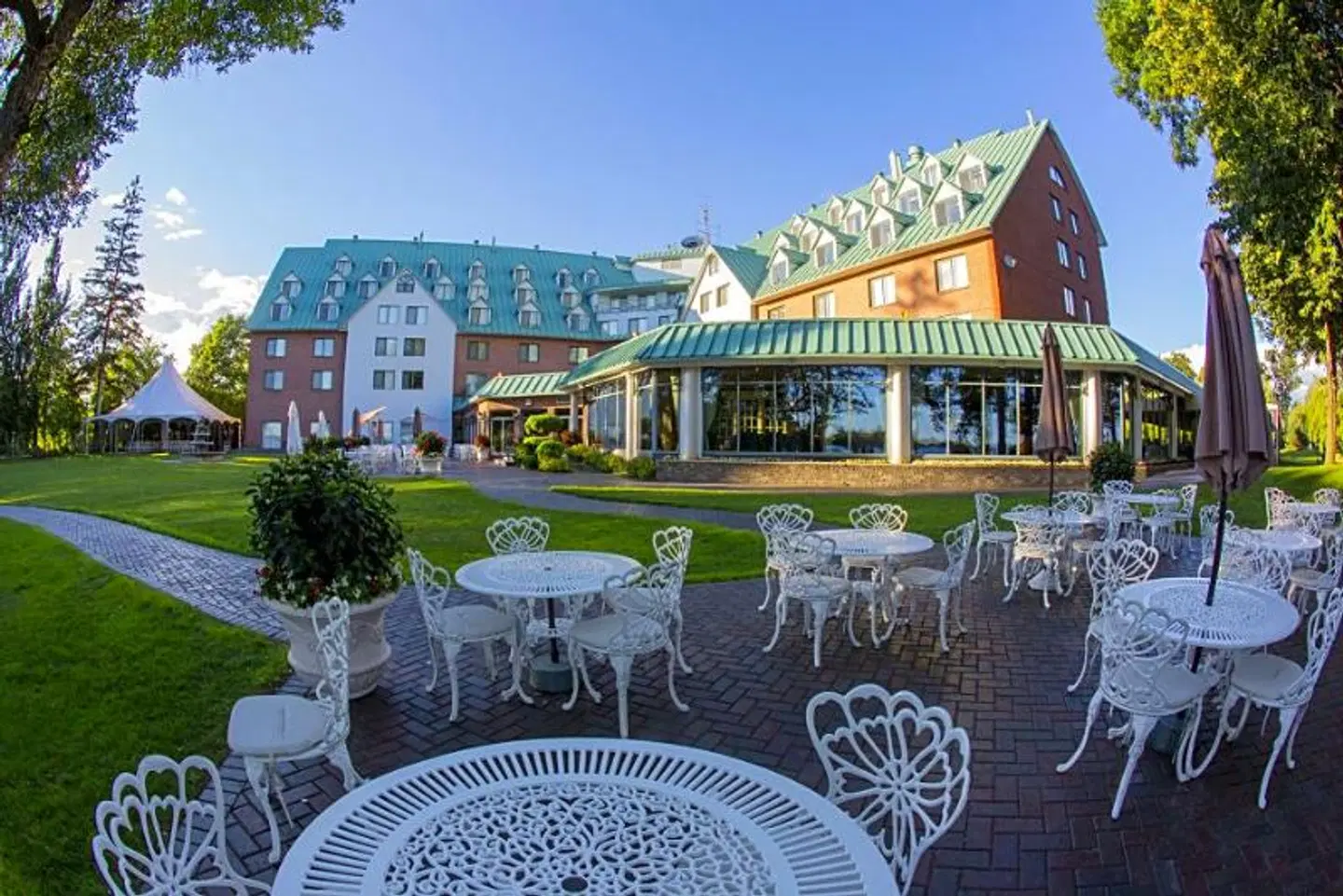 Chateau Vaudreuil Terrasse