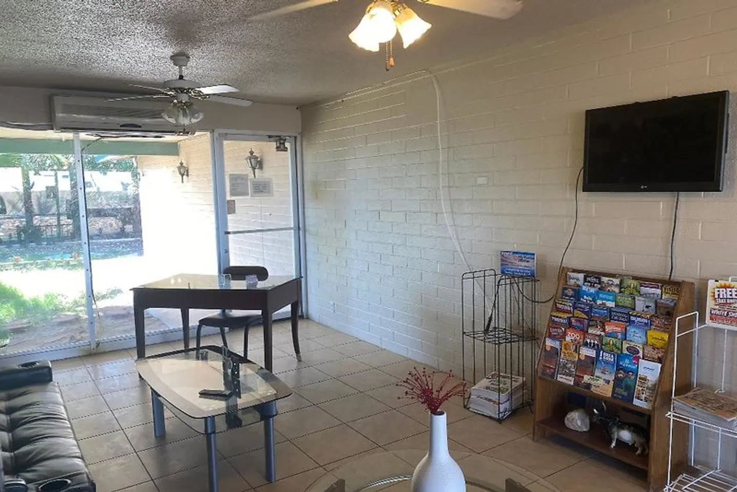 Desert Grove Inn and Suites ROOM_EXAMPLE