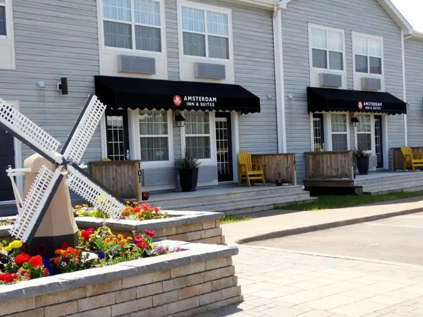 Amsterdam Inn & Suites Moncton Bar