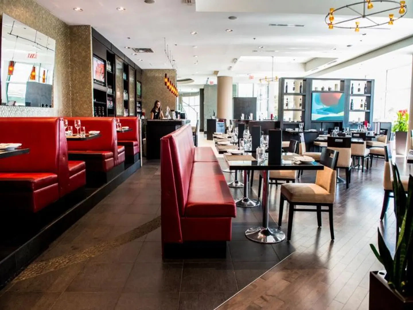 Pinnacle Hotel at the Pier Bar