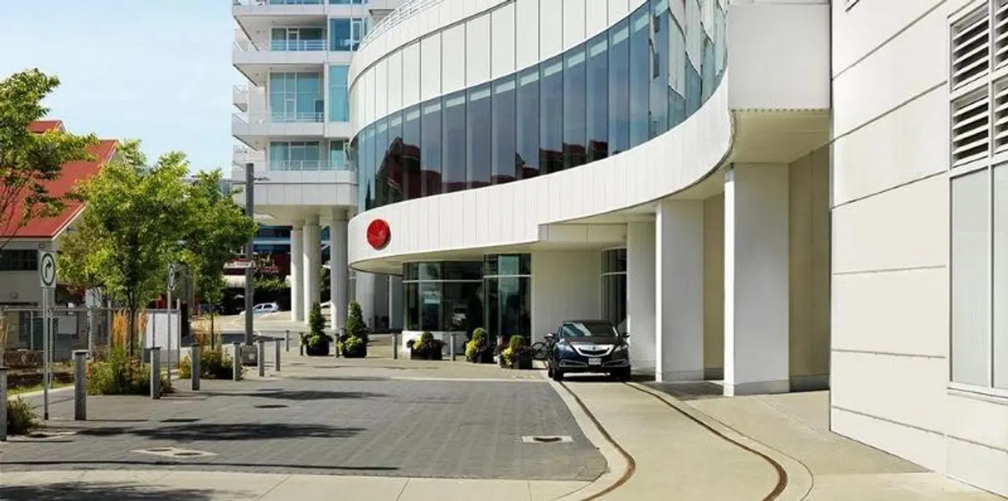 Pinnacle Hotel at the Pier EXTERIOR