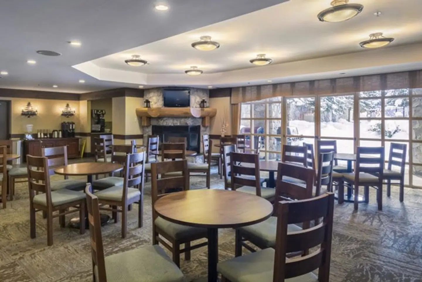 Blackcomb Springs Suites By Clique Bar