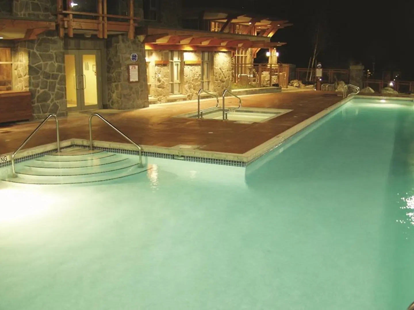 Pan Pacific Whistler Village Centre Hallenbad