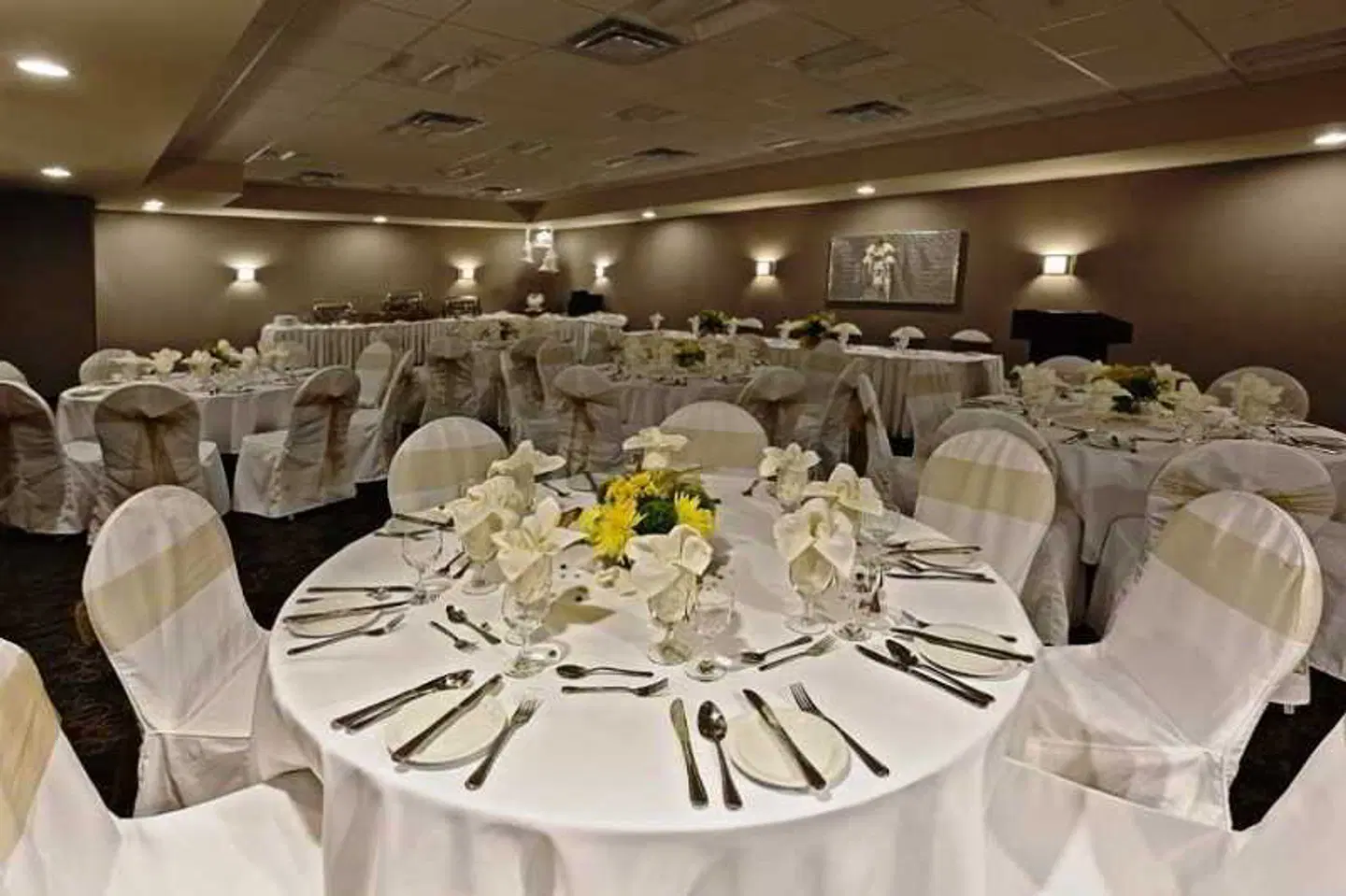 Acclaim Hotel Calgary Airport Restaurant