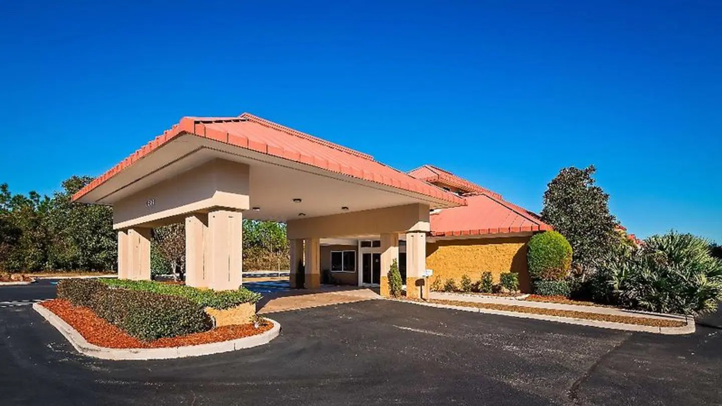 Best Western Plus Prestige Inn Radium Hot Springs EXTERIOR