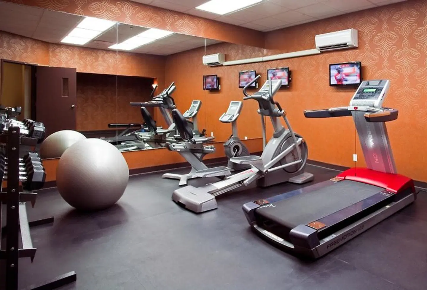 Coast Lethbridge Hotel & Conference Centre SPORTS_AND_LEISURE