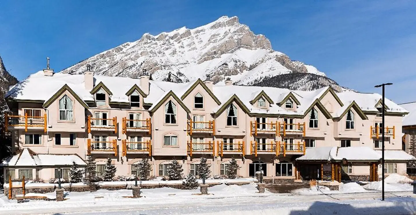The Rundlestone Lodge EXTERIOR