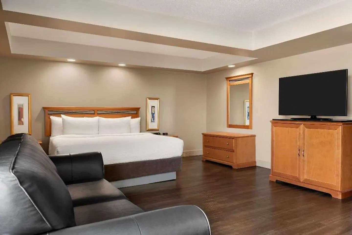 Royal Hotel Calgary, Trademark Collection by Wyndham ROOM_EXAMPLE