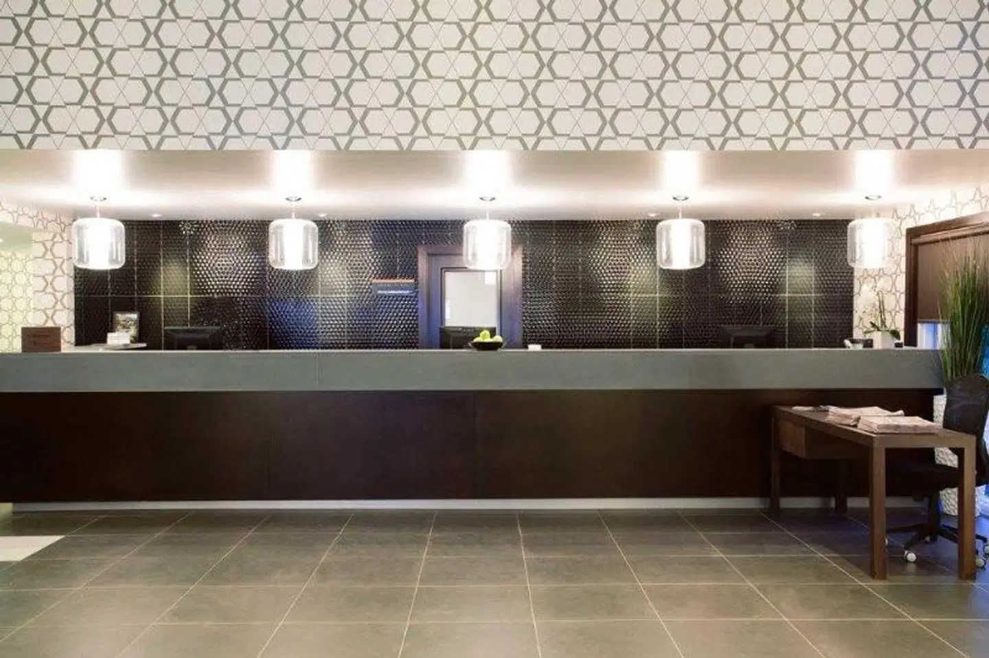 Sandman Hotel & Suites Calgary South LOUNGE_LOBBY