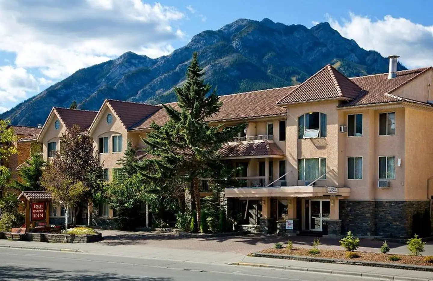 Red Carpet Inn EXTERIOR