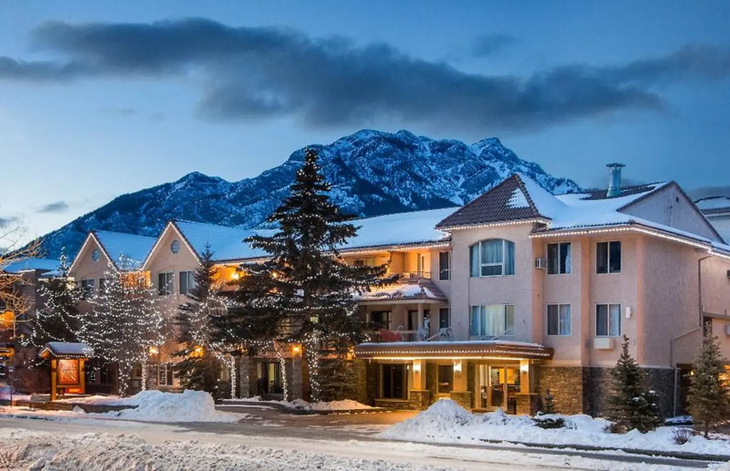 Red Carpet Inn EXTERIOR
