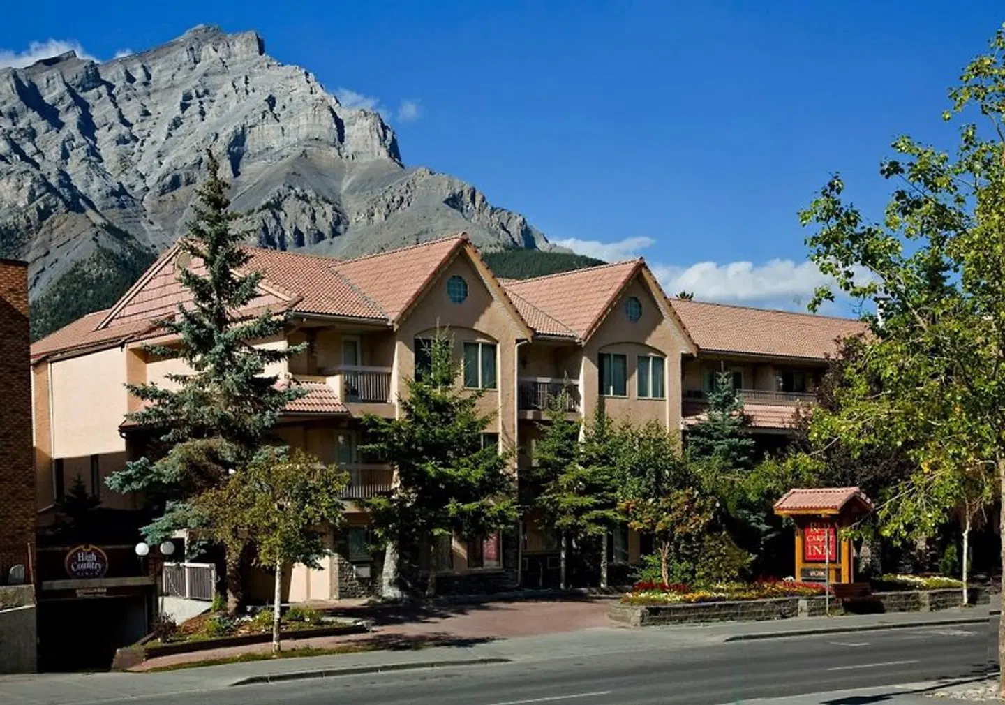 Red Carpet Inn EXTERIOR