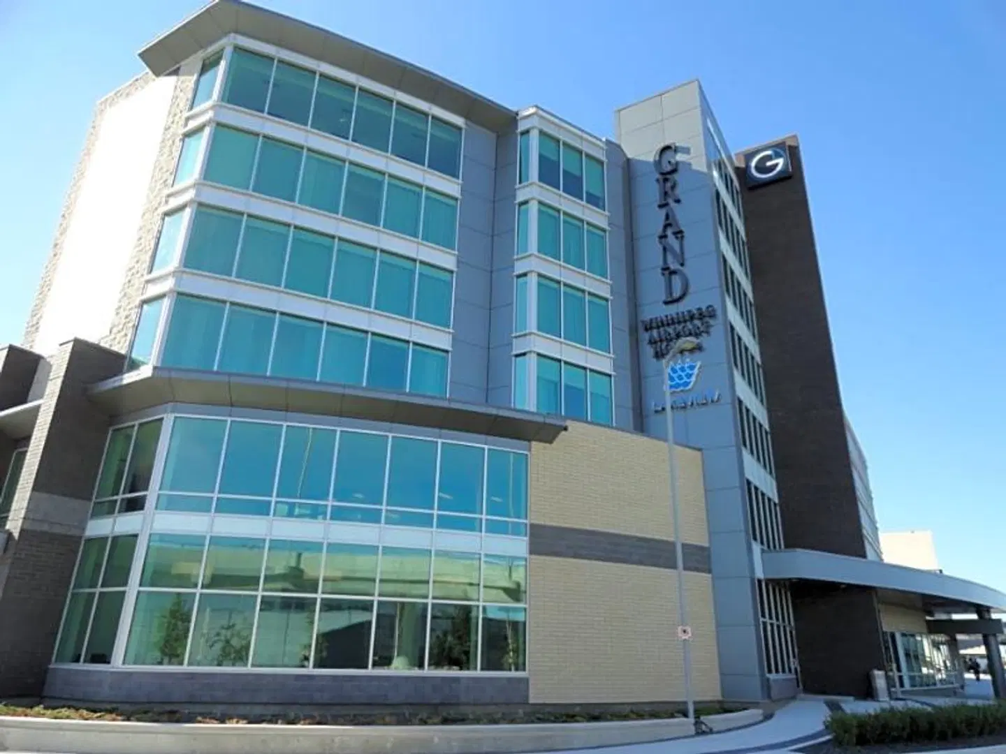 The Grand Winnipeg Airport Hotel by Lakeview EXTERIOR