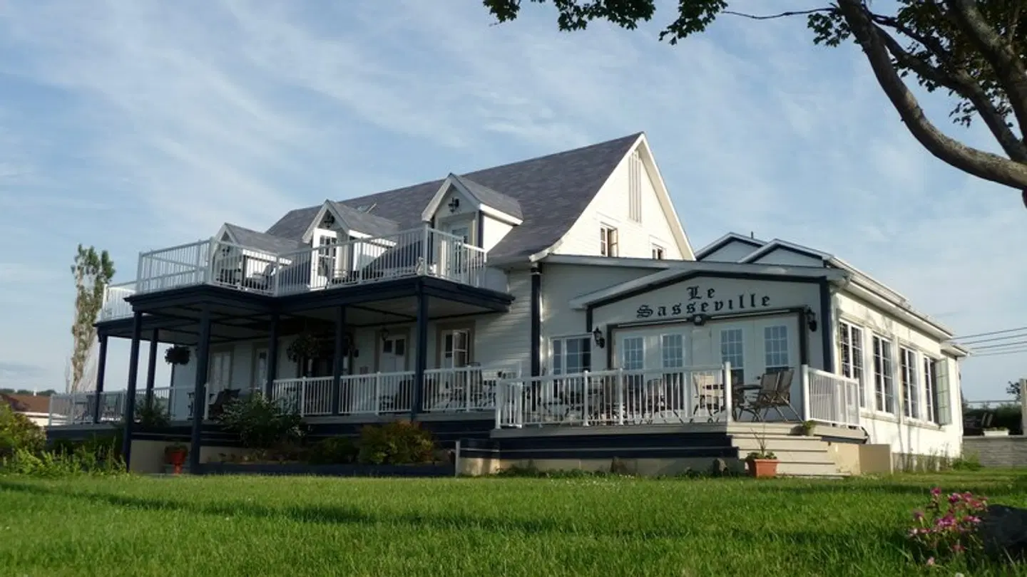 Auberge Seigneurie des Monts EXTERIOR