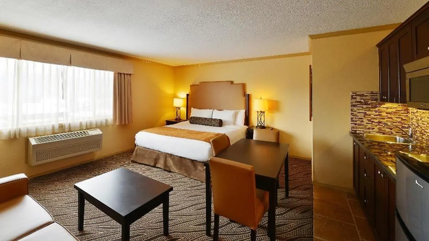 Prestige Inn Golden ROOM_EXAMPLE