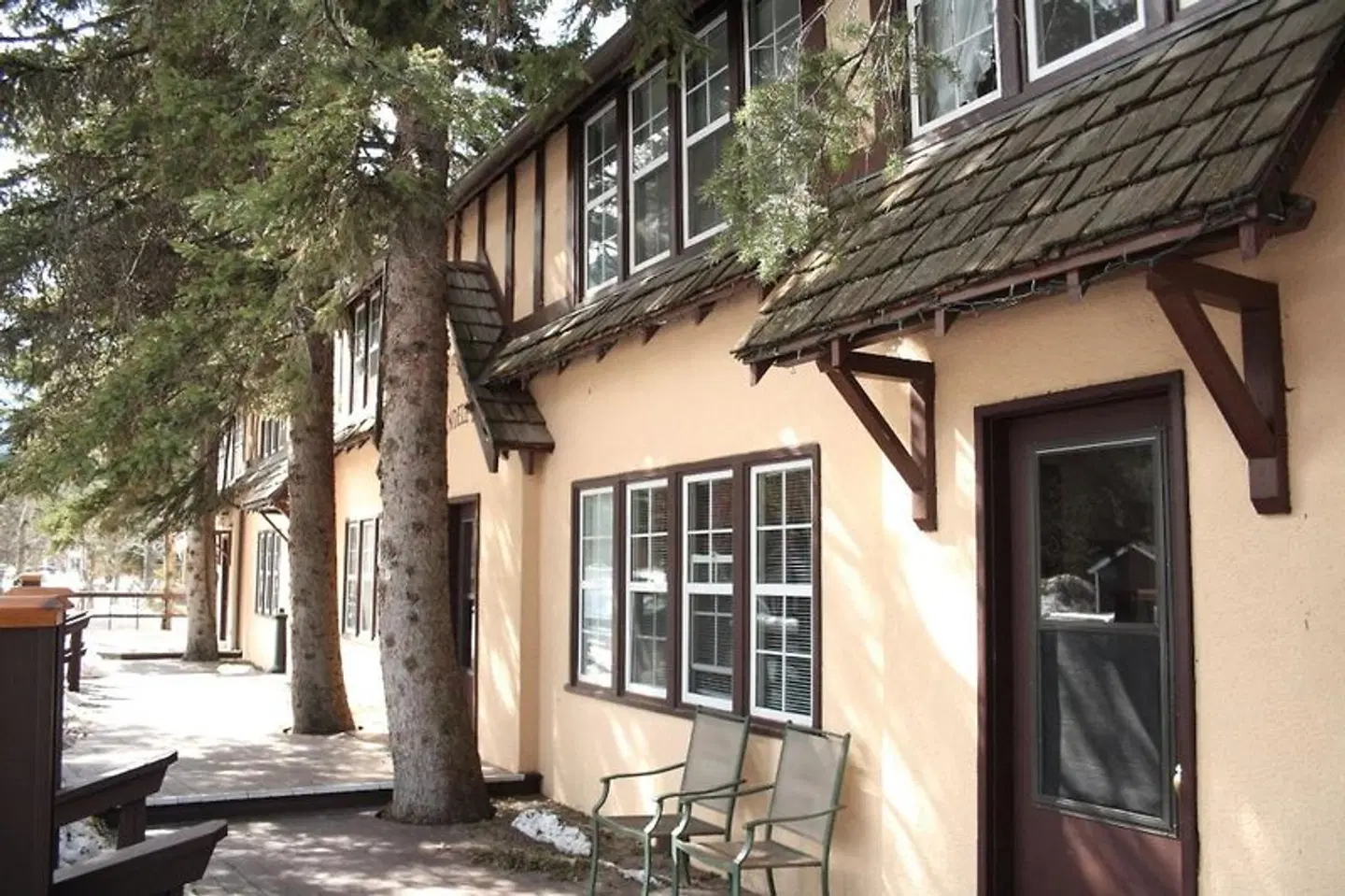 Crandell Mountain Lodge EXTERIOR